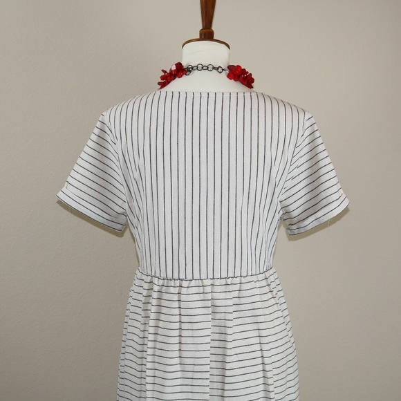 NEW Striped Linen Dress with Pockets - Picture 5 of 7